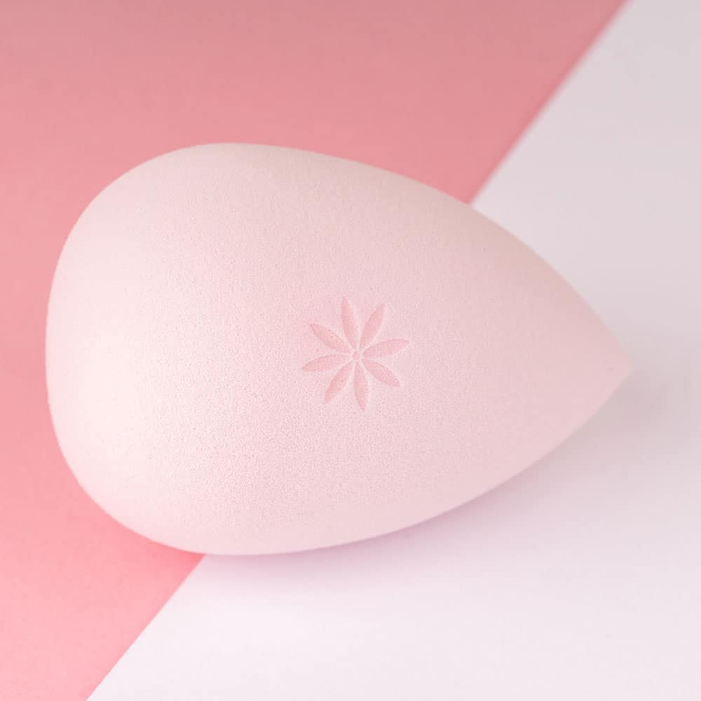 Top 5 Makeup Tools To Achieve A Perfect Base