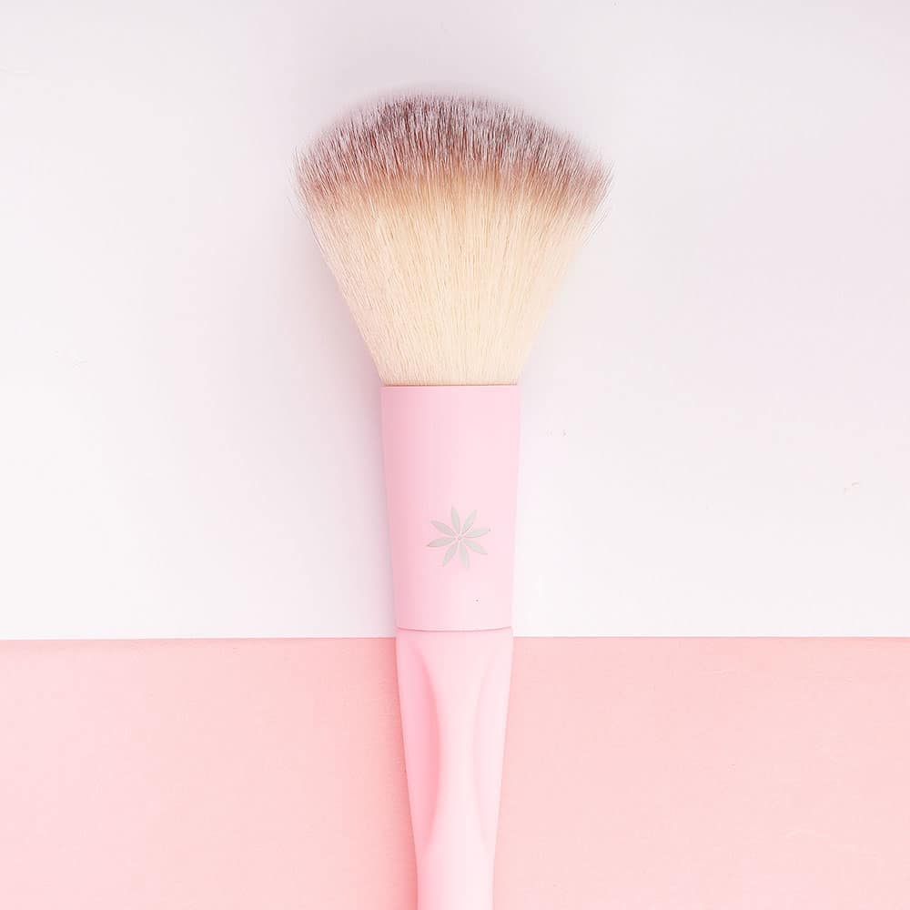 Top 5 Makeup Tools For The Perfect Base