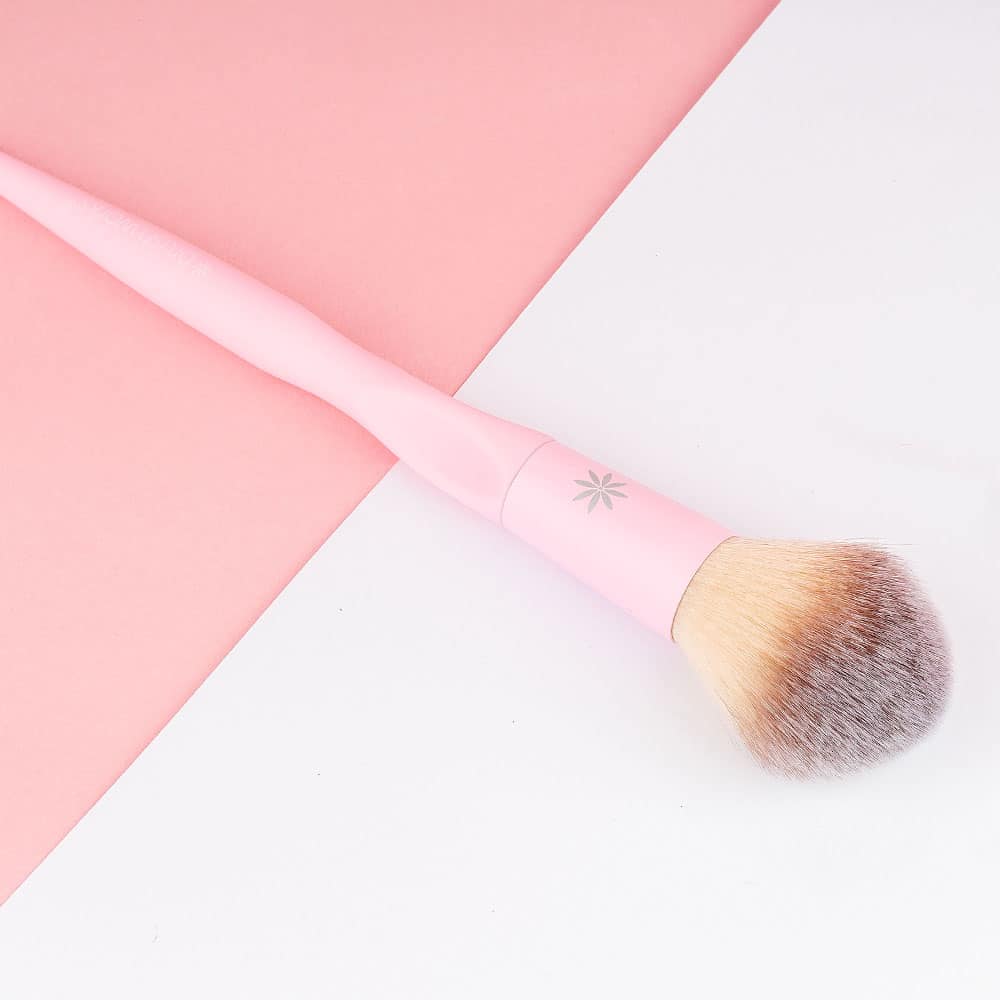 Top 5 Makeup Tools To Achieve The Perfect Makeup Base