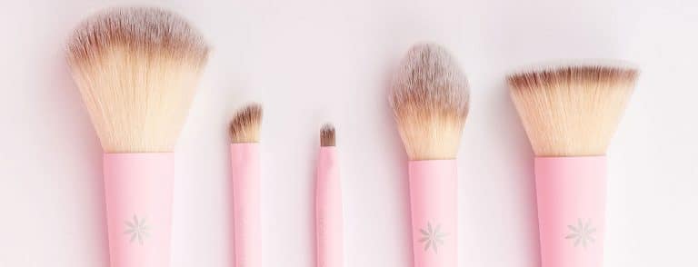 Top 5 Makeup Tools To Achieve The Perfect Base