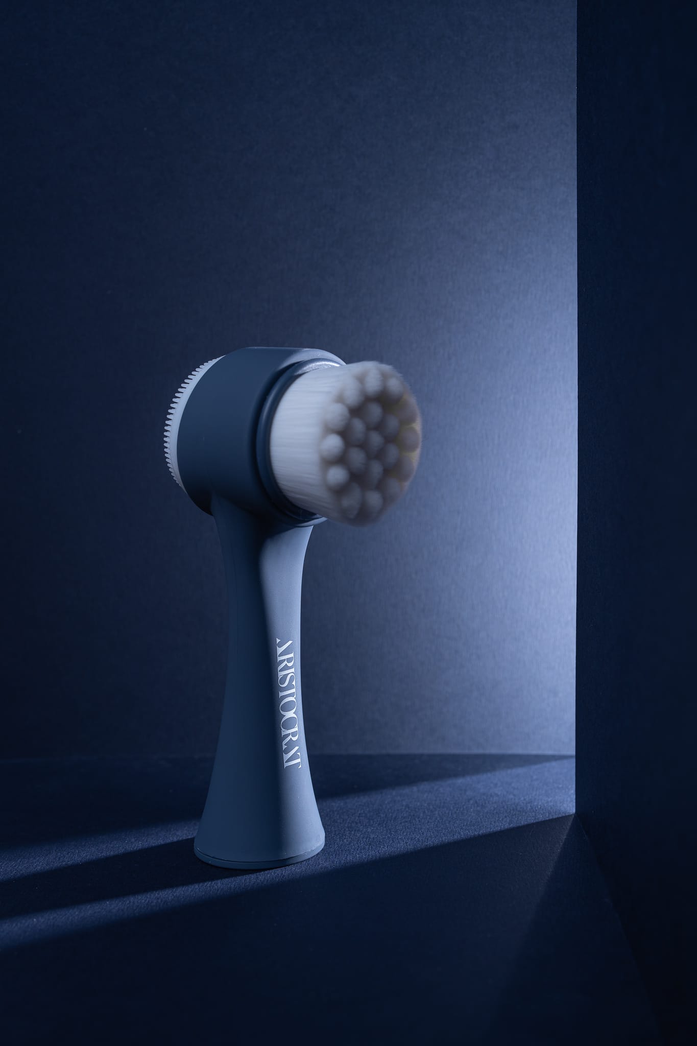 Aristocrat Face Cleansing Brush OOP ()