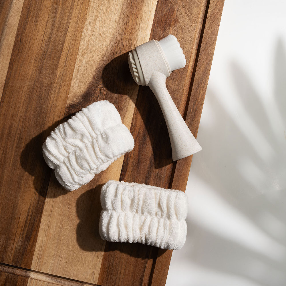 facial cleansing brush and wrist bands