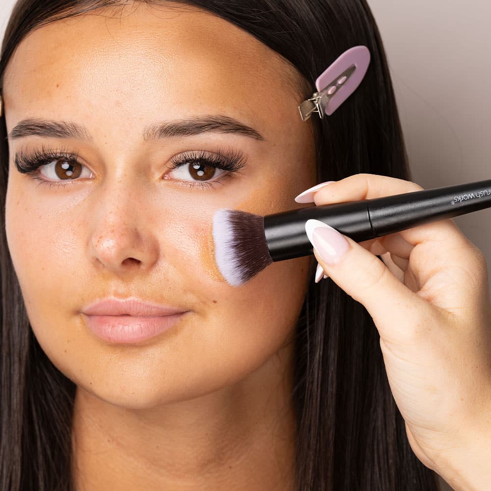 Brushworks No. 2 Buffing Foundation Brush - image 3