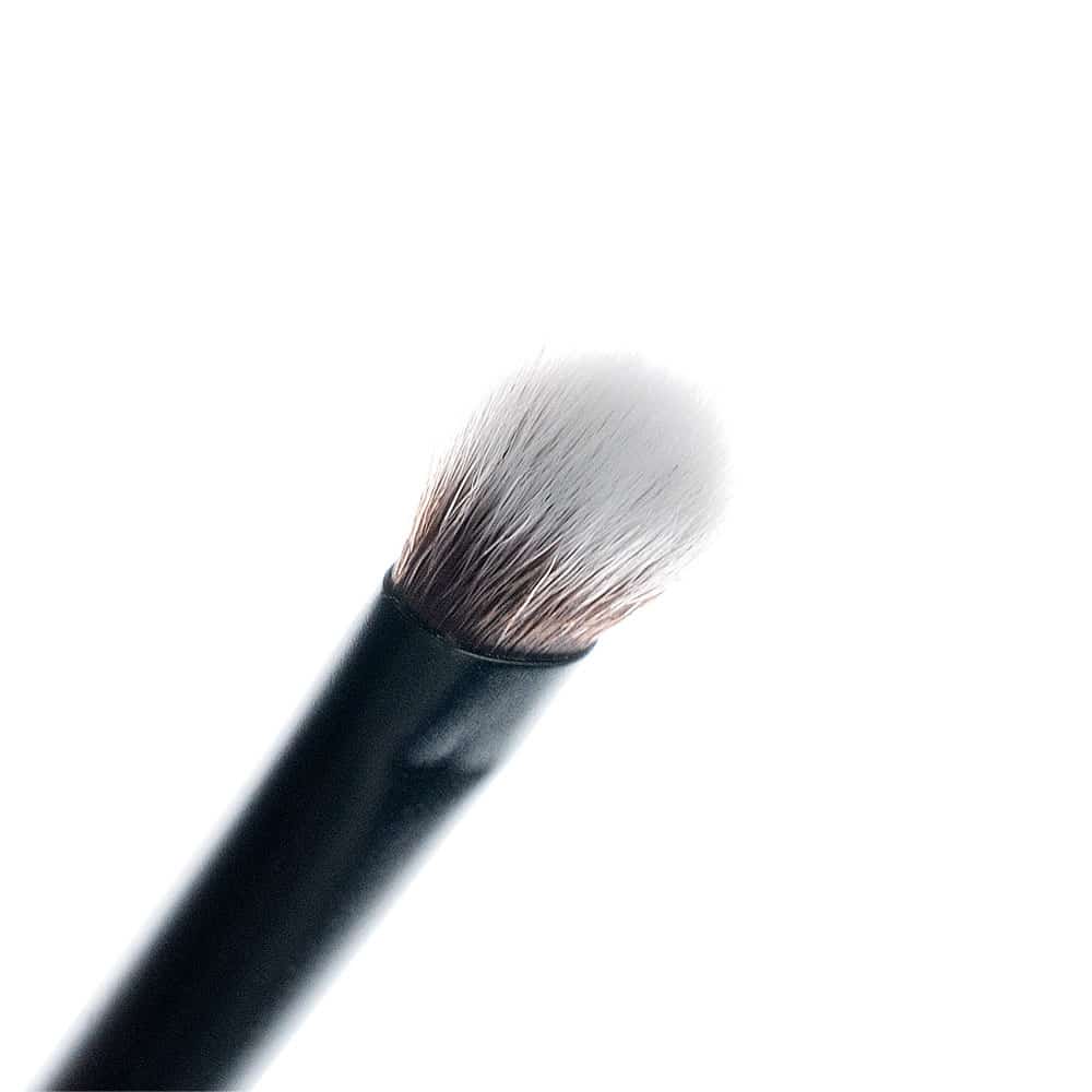 Brushworks No. 19 Crease Blending Eye Brush - image 5