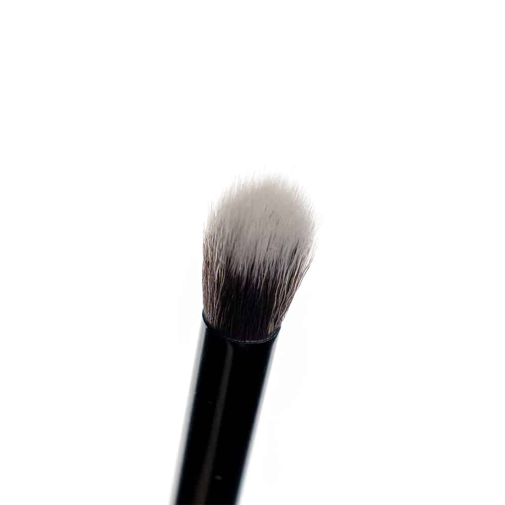 Brushworks No. 16 Tapered Blending Eye Brush - image 5