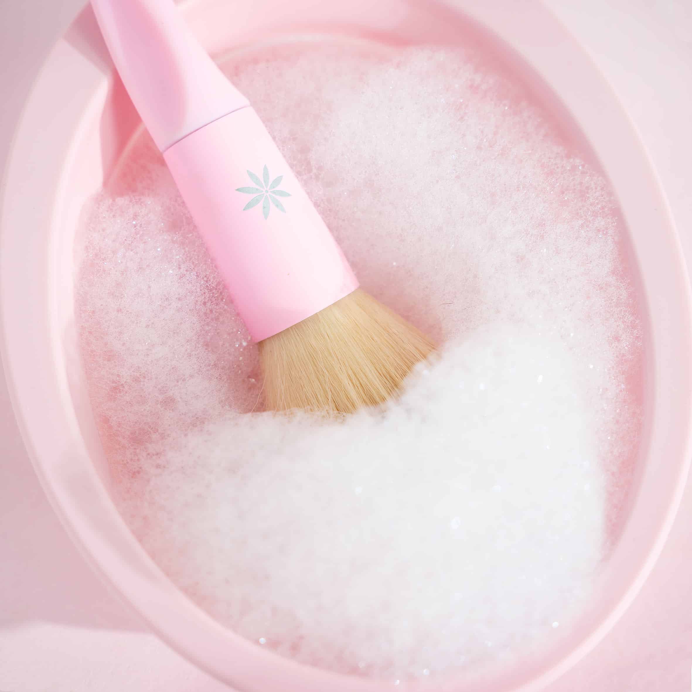 Brushworks Silicone Makeup Brush Cleaning Bowl OOP ()